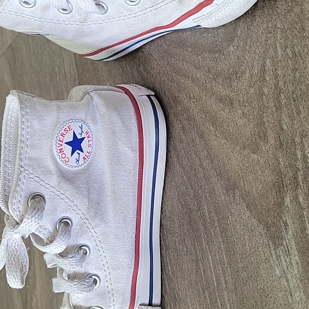 Converse - Picture 3 of 5